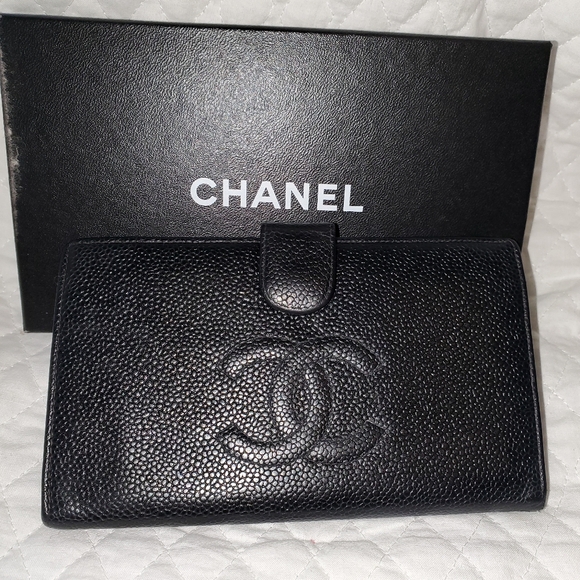 CHANEL CC Logo Black Caviar Kisslock Long Bifold Wallet - Picture 1 of 11